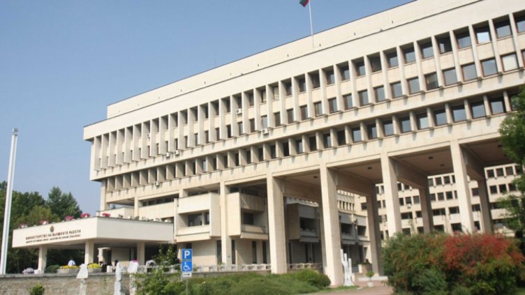 Вдигат заплатите на дипломати заради Българското председателство на ЕС