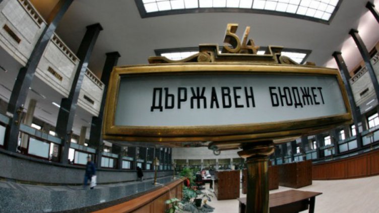 Минималната заплата замръзва през 2015-а