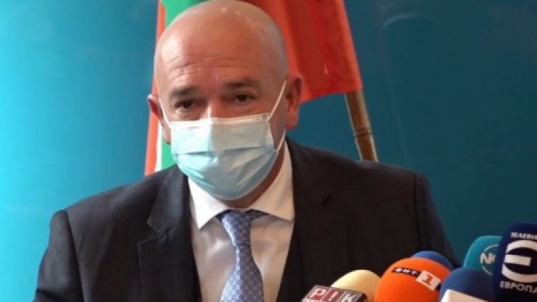 Мутафчийски: Смущаващо е, че ще се сдобием с толкова голям брой ваксини и на такава огромна цена