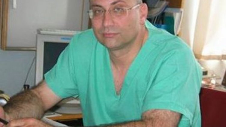 Ексшеф на болница вземал пари на ръка за титаниеви импланти, но слагал евтини стоманени