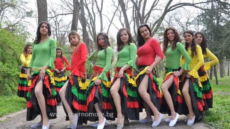 Варненските роми отбелязаха международния си ден (СНИМКИ)