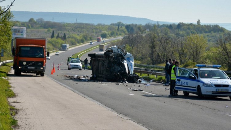 За ден: Четири катастрофи на "Тракия", петима в болница