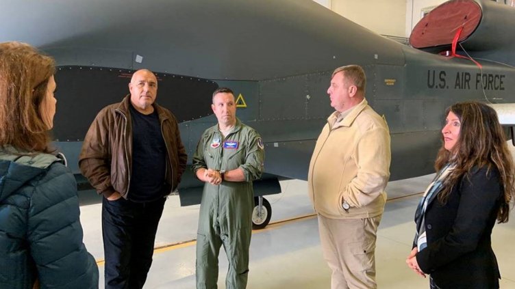 Борисов и Херо Мустафа заедно на самолетоносача „Хари Труман"