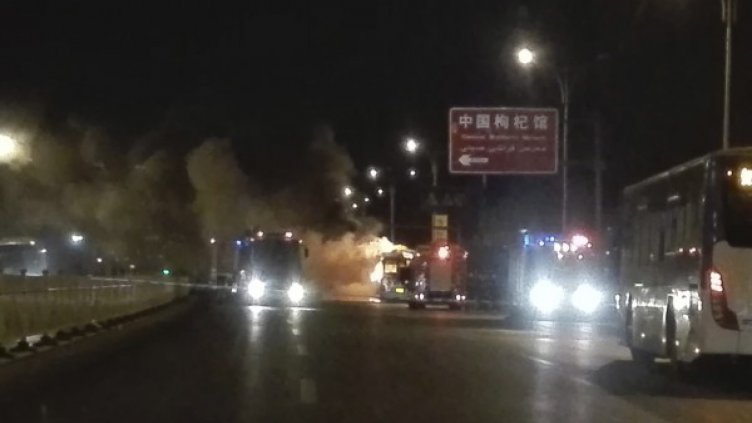 14 загинали и 32 ранени при пожар в автобус в Китай