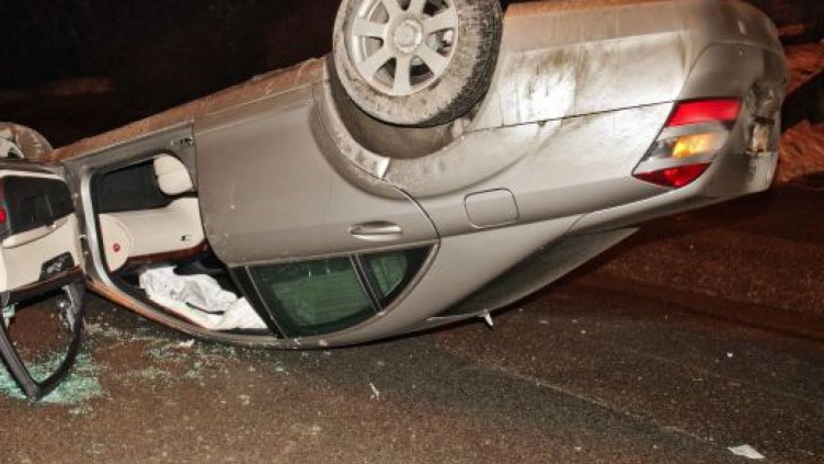 Тийнейджъри с "Хонда" изхвърчаха в 5-метрова пропаст