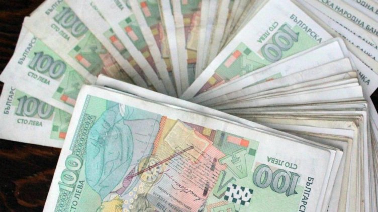 Заплатата на държавния глава гони 10 000 лв.