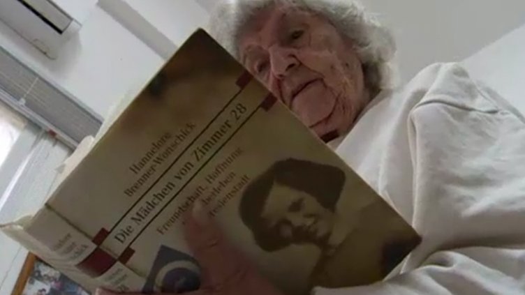 Разказът на една от последните оцелели в нацистките лагери на смъртта (ВИДEО)