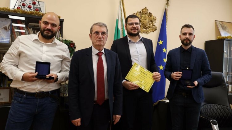 Наградиха варненци с приза „Посланици на донорството“