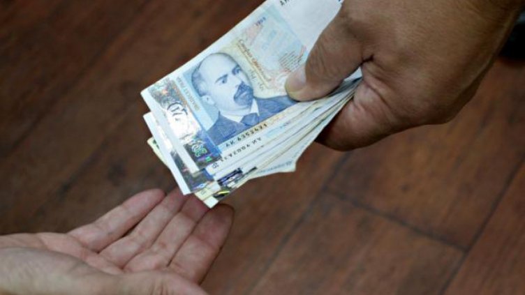 Ограничават още плащанията в брой