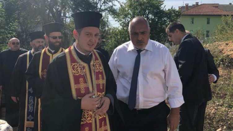 Бойко Борисов инспектира строеж на църква в Габрово