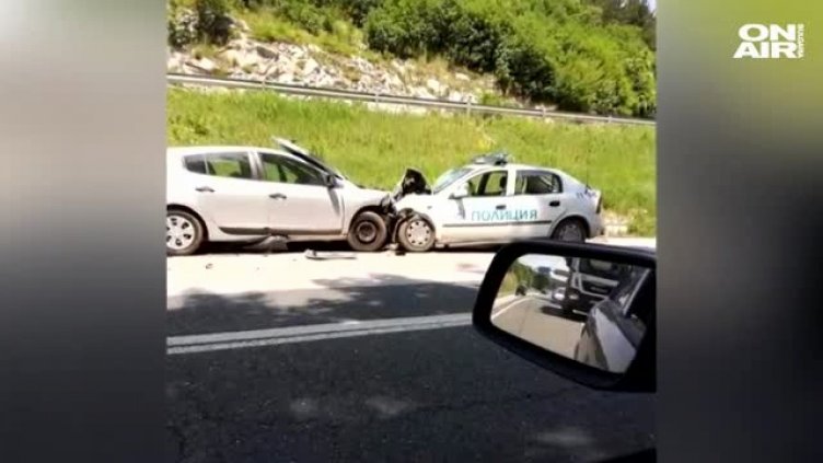 Пострадалият в катастрофа край Ябланица полицай остава в тежко състояние 