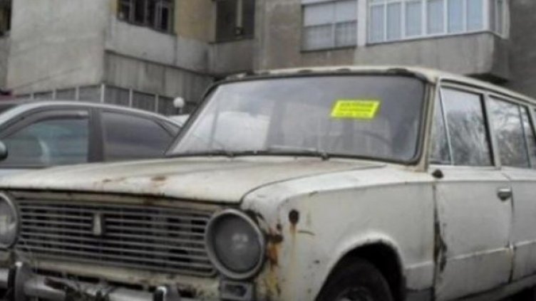 Продължава премахването на стари коли от варненските улици