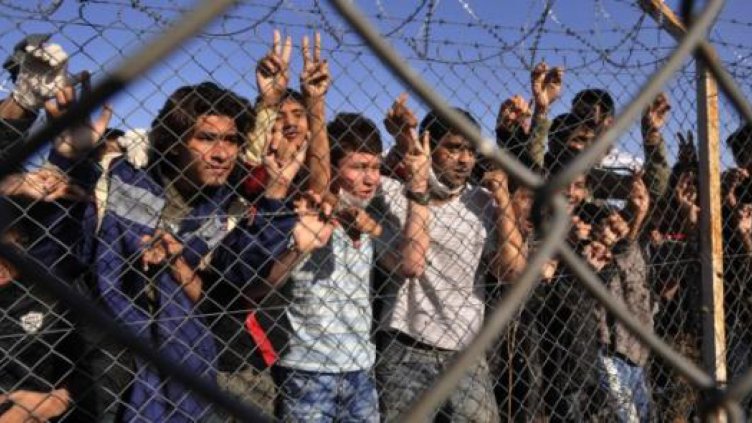 Мигранти от Гърция вече влизат в България  