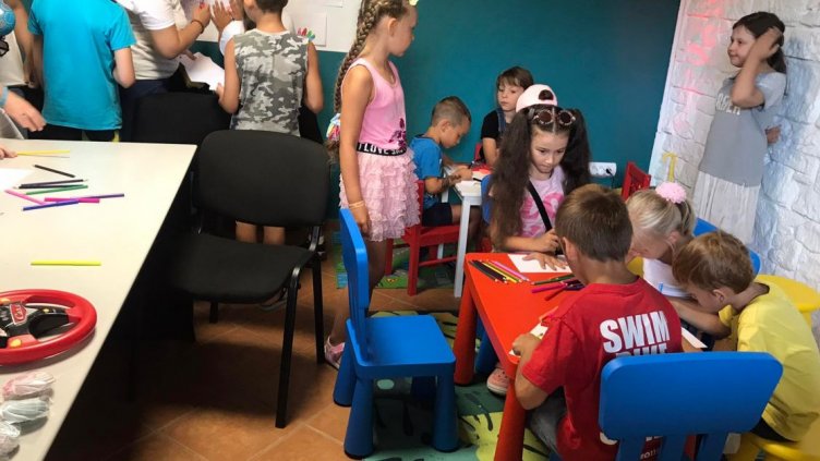 Деца на украински бежанци не могат да тръгнат на детска градина и училище у нас