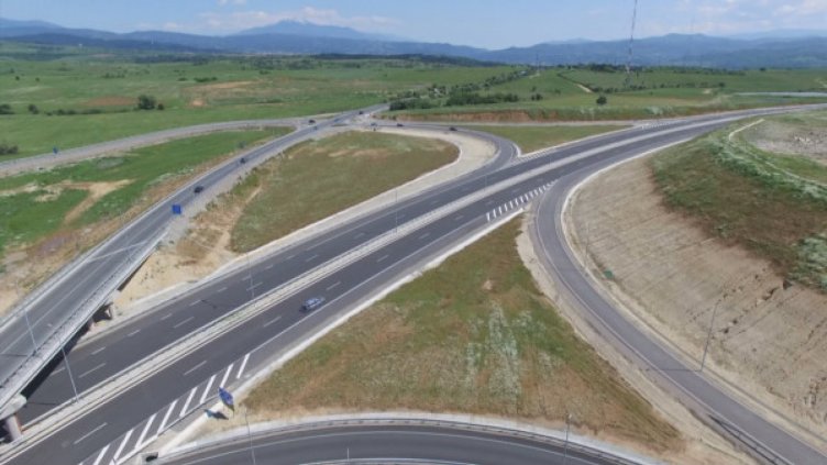 Неуредици и объркани шофьори след затварянето на пътен възел Кочериново