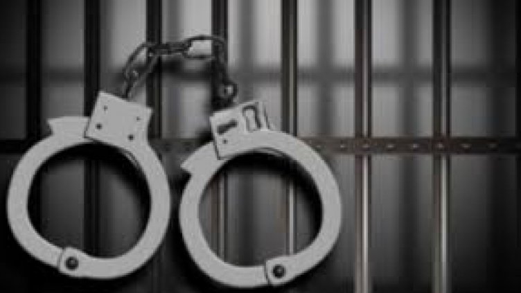 Обвинените за пласиране на дрога полицаи остават в ареста