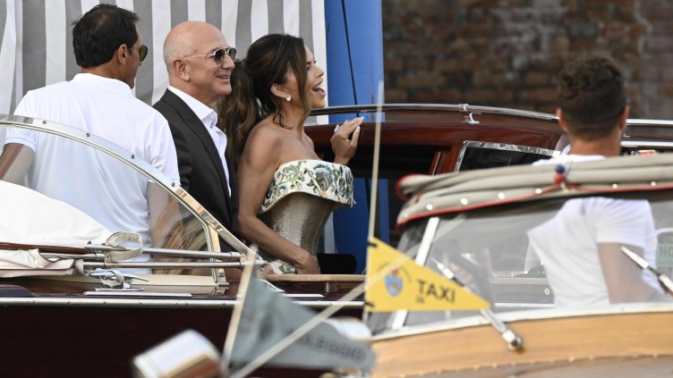 Джеф Безос се ожени във Венеция