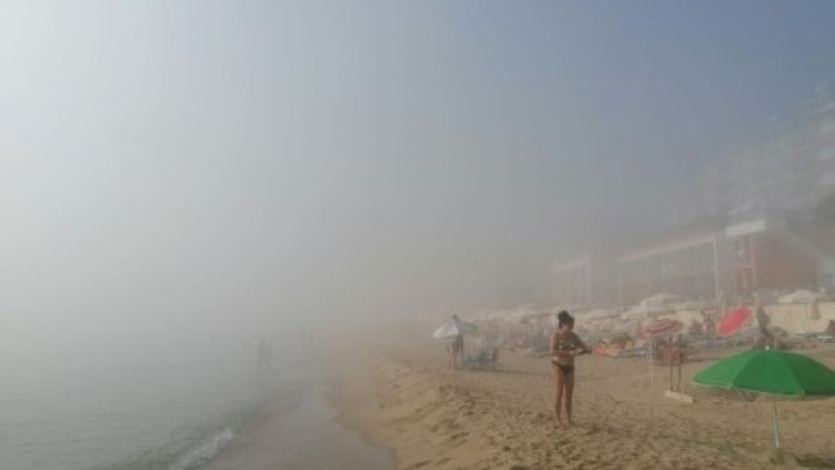 Морска мъгла стресна плажуващите тази сутрин