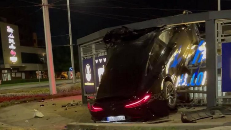 AMG "паркира" вертикално на кръговото в "Аспарухово"