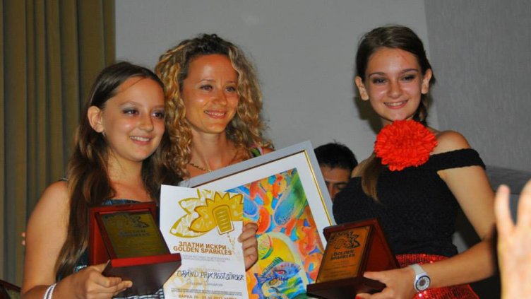 Деси Добрева с Мирела и Пресияна Димитрови