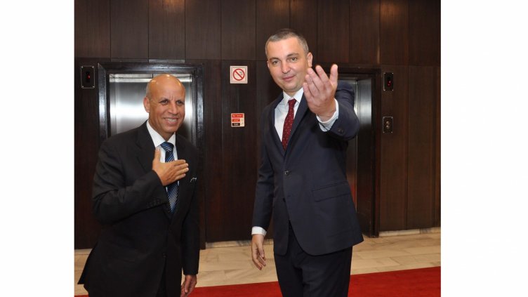 КМЕТЪТ ИВАН ПОРТНИХ (ВДЯСНО) СЕ СРЕЩНА С ПОСЛАНИКА НА ИРАК КАХТАН ТАХА ХАЛАФ АЛ-ДЖАНАБИ, с когото обсъдиха реални възможности за сътрудничество.