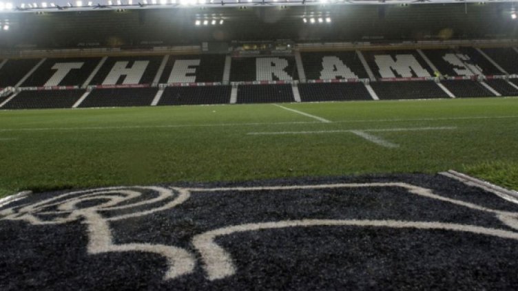 Задържаха човек от щаба на Лийдс за шпионаж