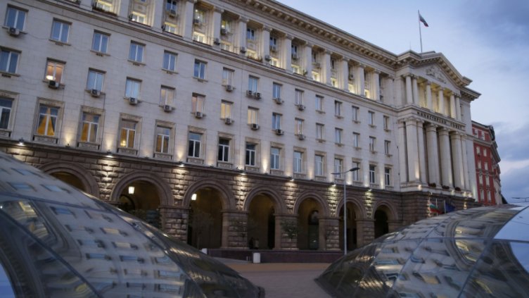 България връща посланика си в Москва след седмица