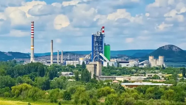 Взривяват 160-метров комин в Девня