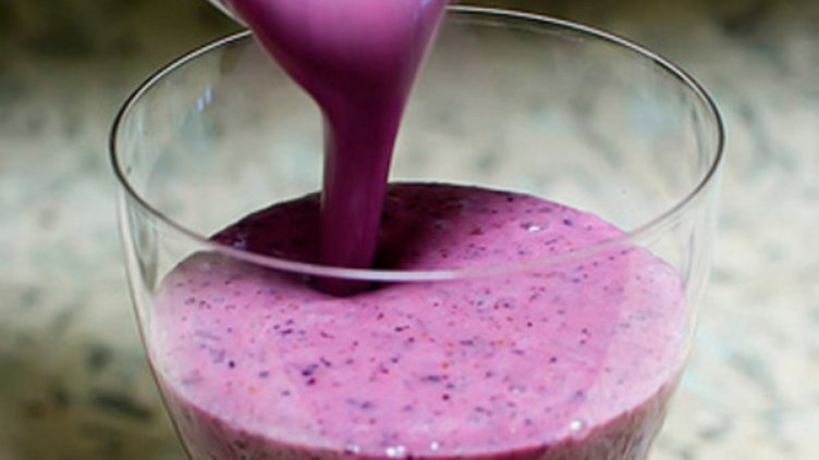 Рецептата днес: Боровинково смути