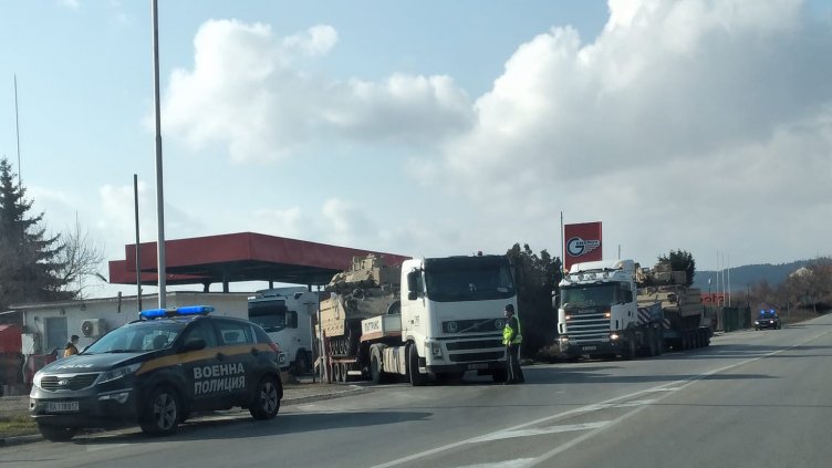 Танковете отново тръгнаха из страната
