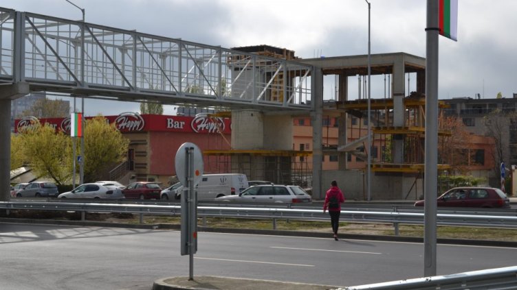 28-годишен тръгна да се хвърля от пасарелка на бул. "В.Левски" във Варна