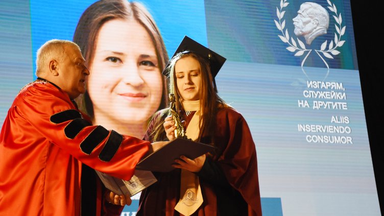  352-ма млади лекари положиха Хипократова клетва във Варна