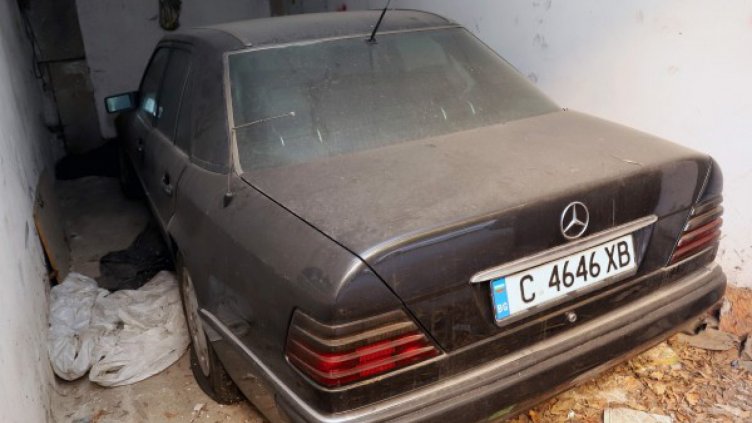 БДЖ продава легендарния си Mercedes "Чочоне" за над 60 000 лв. 