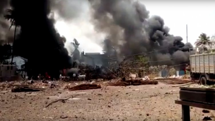 30 души са загинали при взривове в химически завод в Индия