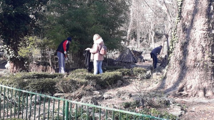 Доброволци участваха в пролетно почистване на зоопарка във Варна