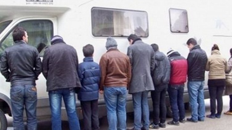 Откриха 45 чужденци в камион на "Хемус"