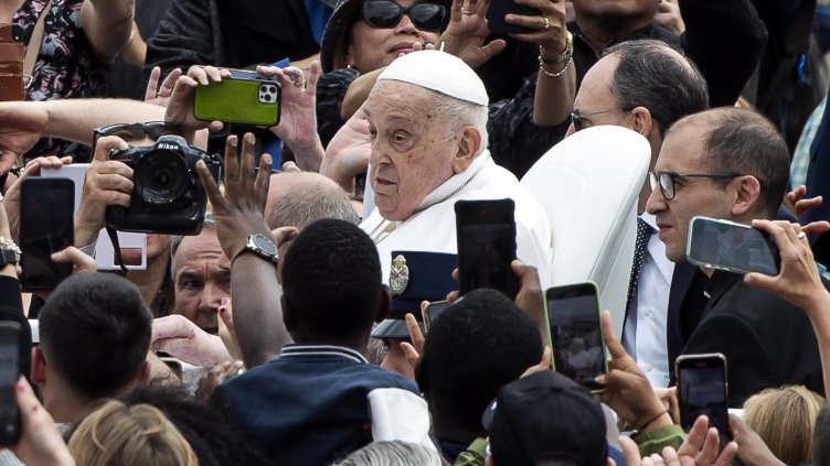 Изборът на нов папа ще следва традиционния процес на конклава