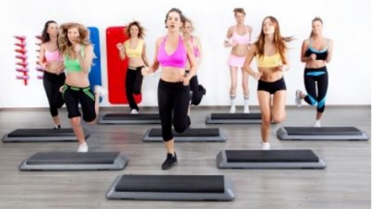 Аеробика и каланетика в час по физкултура