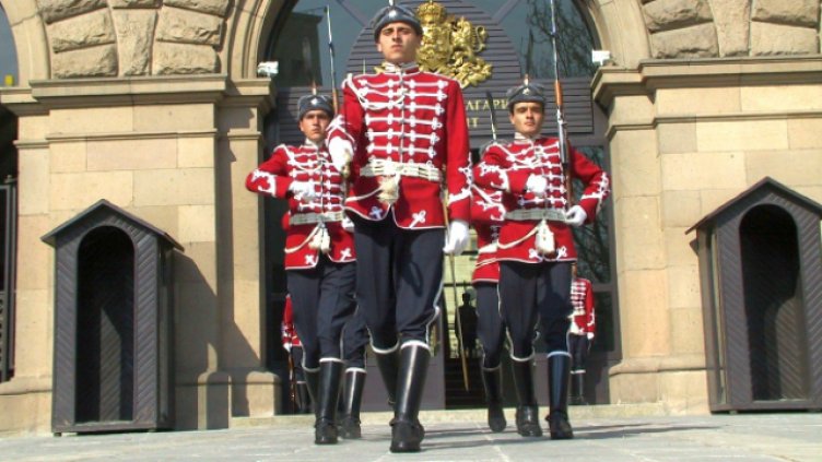 Гвардейската униформа е емблема на българската държавност