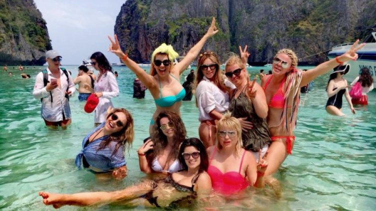 Затвориха райски плаж, Рени и Нелина – последните!