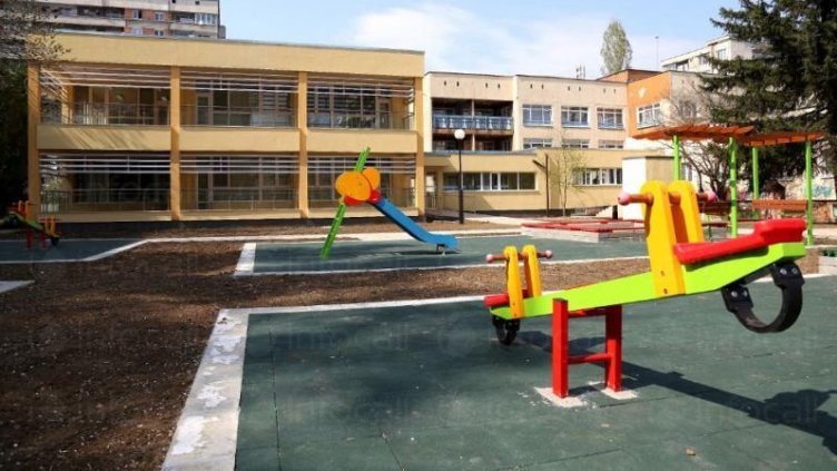 Отпуск, баби. Как родителите ще се справят със затворените градини?