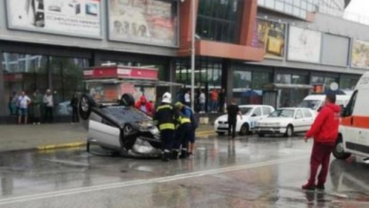 Кола се обърна по таван и в Пловдив