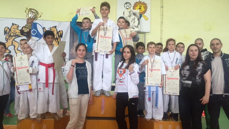 Варненци отново обраха медалите на киокушин