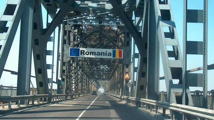 Кошмари на "Дунав мост": 7 км опашка от камиони се извива на Гюргево