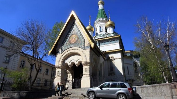 Руската църква  в София хлопва кепенци