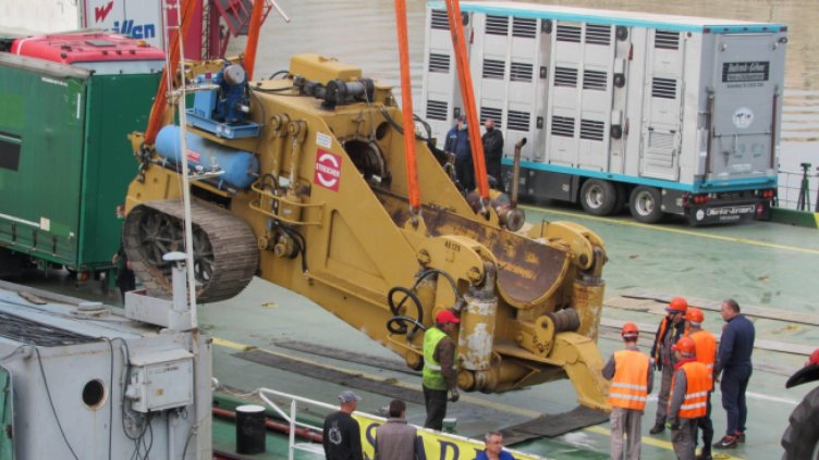 15 машини пристигнаха в Русе, ще полагат тръбите на "Балкански поток"