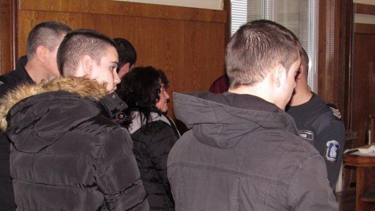 Младежи получиха общо 20 години затвор