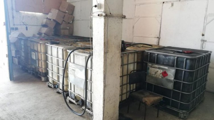 Иззеха 2 тона незаконно гориво от склад в пловдивско село