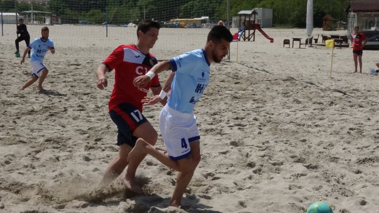 Победа и загуба за МФК Спартак във втория ден на турнира по плажен футбол