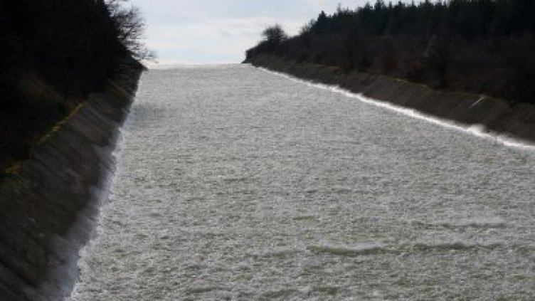 Язовир „Асеновец” прелива, изпускат контролирано „Жребчево”
